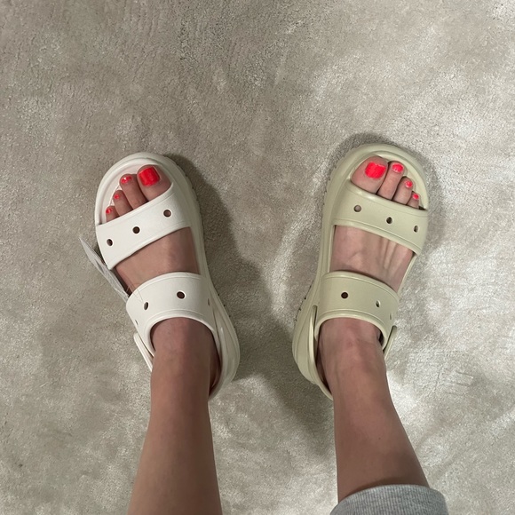 BNIB Crocs Mega Crush Sandal Tik Tok Sandals size 8 Bone NWT - Picture 8 of 16